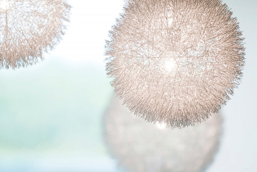 Kugelige stachelige Lampen in Ambiente