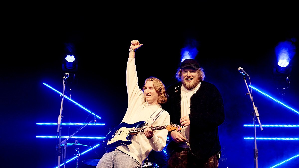 Maël & Jonas, das sind Maël Brunner (28) und Jonas Brochhausen (22). Die beiden Freunde sind Musiker von Beruf. Sie kamen bei der Casting-Show The Voice of Germany ins Finale, seitdem konzentrieren sie sich nur noch auf die Musik. Aktuell touren sie durch Deutschland. Aber sie wollen mehr. Sie träumen vom großen Erfolg, von einer internationalen Karriere. Wird es klappen? Was macht sie glücklich, was treibt sie an?